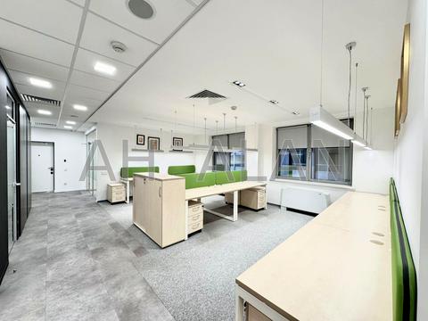 комерційна за адресою Спортивна пл., 3