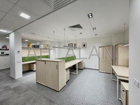 комерційна за адресою Спортивна пл., 3