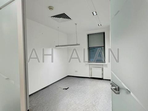 комерційна за адресою Спортивна пл., 3