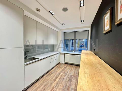 комерційна за адресою Спортивна пл., 3