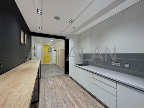 комерційна за адресою Спортивна пл., 3