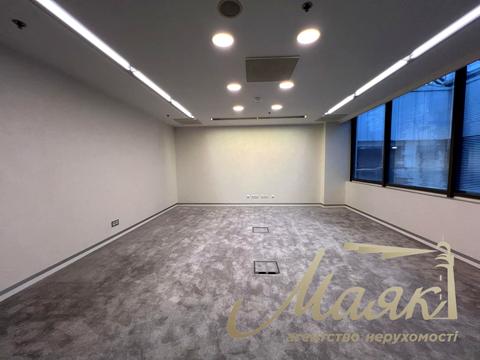 комерційна за адресою Київ, Богдана Хмельницького вул., 52