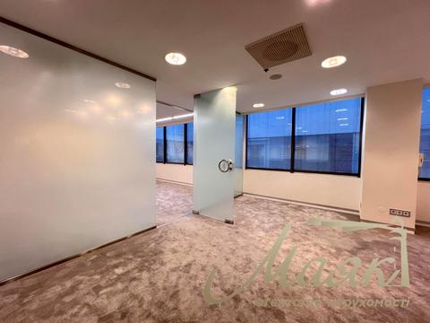 комерційна за адресою Київ, Богдана Хмельницького вул., 52