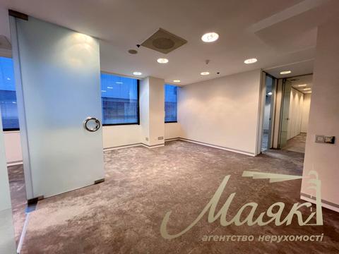 комерційна за адресою Київ, Богдана Хмельницького вул., 52