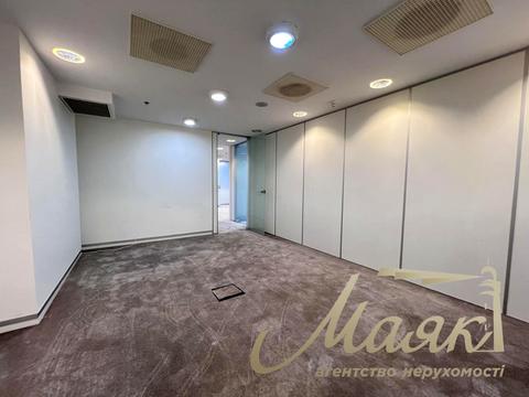 комерційна за адресою Київ, Богдана Хмельницького вул., 52