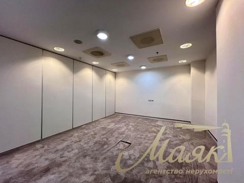 комерційна за адресою Київ, Богдана Хмельницького вул., 52