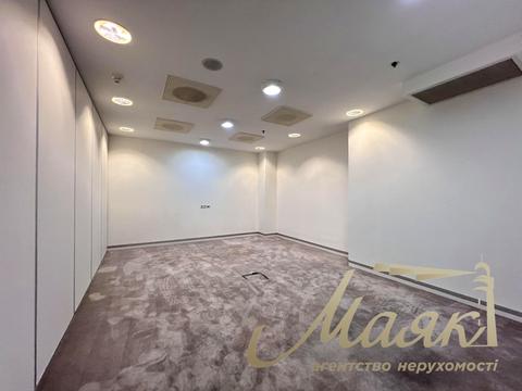 комерційна за адресою Київ, Богдана Хмельницького вул., 52