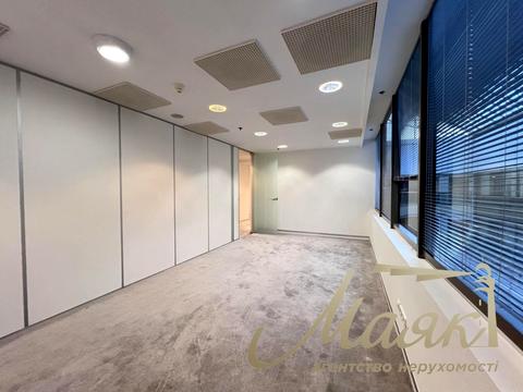 комерційна за адресою Київ, Богдана Хмельницького вул., 52