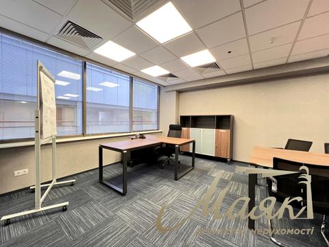 комерційна за адресою Богдана Хмельницького вул., 52