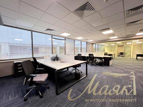 комерційна за адресою Богдана Хмельницького вул., 52