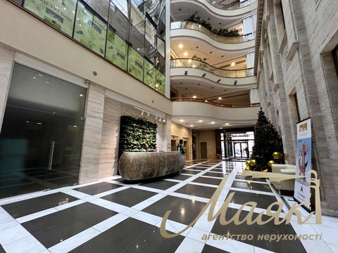 комерційна за адресою Київ, Богдана Хмельницького вул., 52