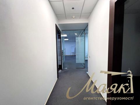 комерційна за адресою Київ, Богдана Хмельницького вул., 52