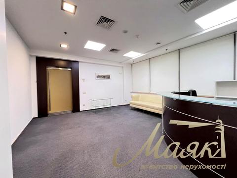 комерційна за адресою Київ, Богдана Хмельницького вул., 52