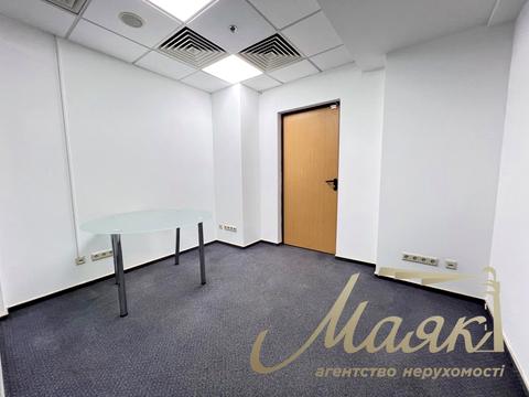 комерційна за адресою Київ, Богдана Хмельницького вул., 52