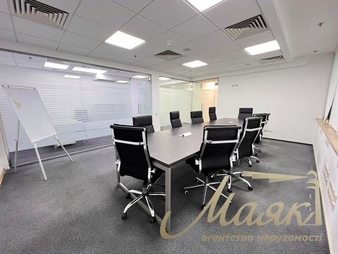 комерційна за адресою Київ, Богдана Хмельницького вул., 52