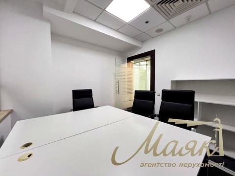 комерційна за адресою Київ, Богдана Хмельницького вул., 52