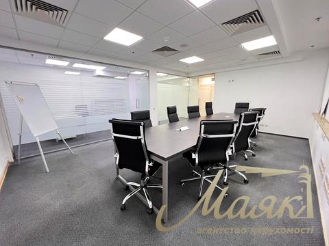 комерційна за адресою Київ, Богдана Хмельницького вул., 52