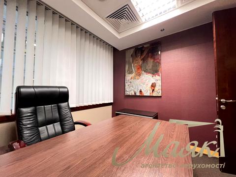 комерційна за адресою Богдана Хмельницького вул., 52