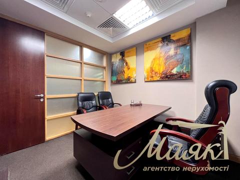 комерційна за адресою Богдана Хмельницького вул., 52