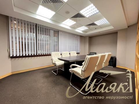 комерційна за адресою Богдана Хмельницького вул., 52