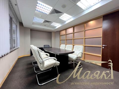 комерційна за адресою Богдана Хмельницького вул., 52