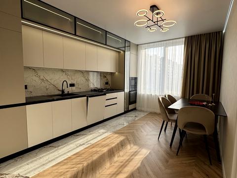 квартира за адресою Степана Бандери вул., 77-Б