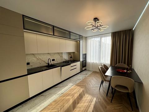 квартира за адресою Степана Бандери вул., 77-Б