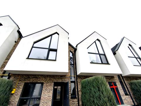 будинок за адресою Євгена Коновальця вул.