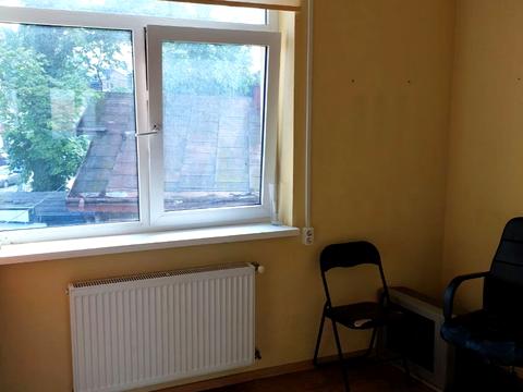 комерційна за адресою Василя Сухомлинського вул., 1