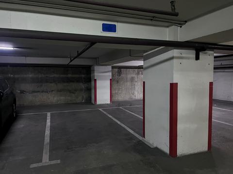 паркомісце за адресою Велика Васильківська вул. (Червоноармійська), 72