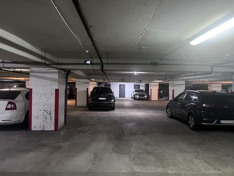 паркомісце за адресою Велика Васильківська вул. (Червоноармійська), 72