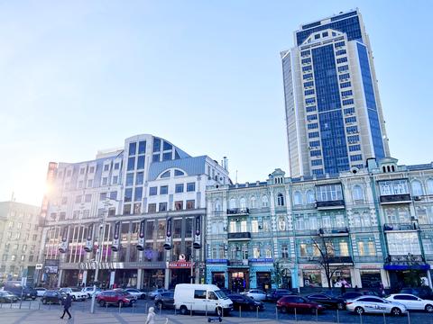 паркомісце за адресою Велика Васильківська вул. (Червоноармійська), 72