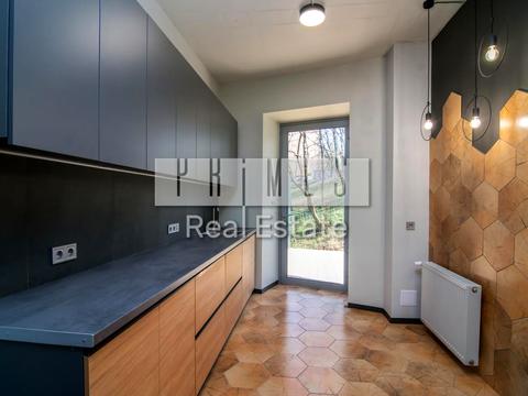 комерційна за адресою Спортивна пл., 6