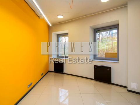 комерційна за адресою Спортивна пл., 6