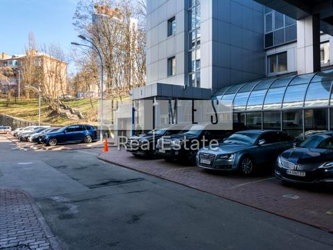 комерційна за адресою Спортивна пл., 6