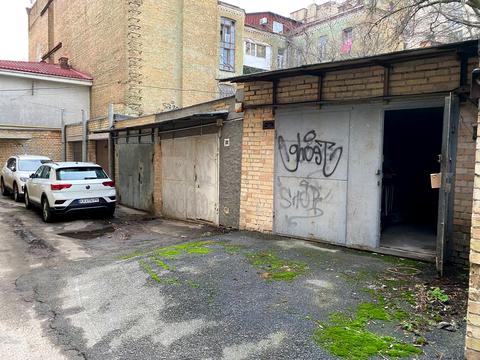 паркомісце за адресою Олеся Гончара вул., 40