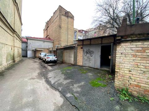 паркомісце за адресою Олеся Гончара вул., 40