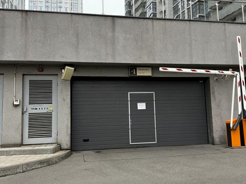 паркомісце за адресою Андрія Верхогляда вул. (Михайла Драгомирова), 15 г