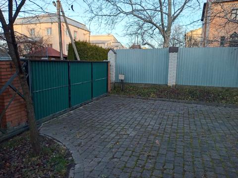 комерційна за адресою Олександра Олеся вул., 1