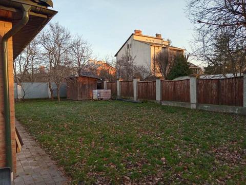 комерційна за адресою Олександра Олеся вул., 1