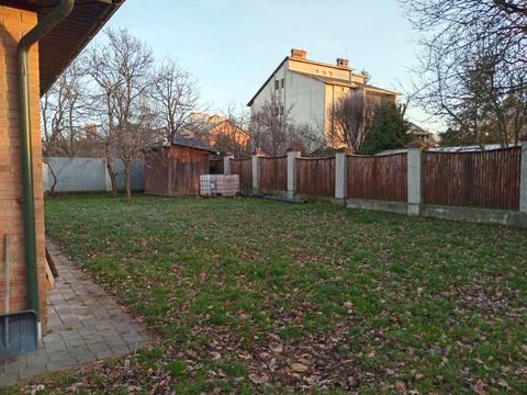 комерційна за адресою Олександра Олеся вул., 1