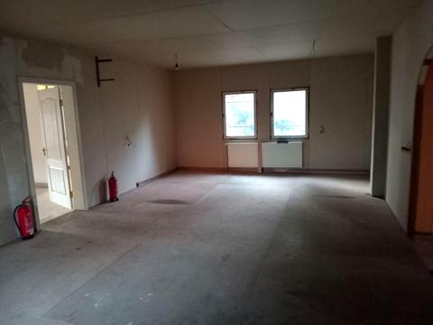 комерційна за адресою Олександра Олеся вул., 1