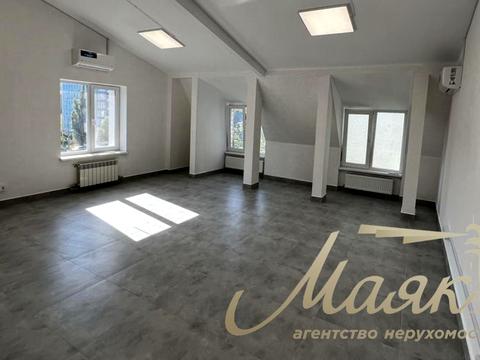 комерційна за адресою Межигірська вул., 87а