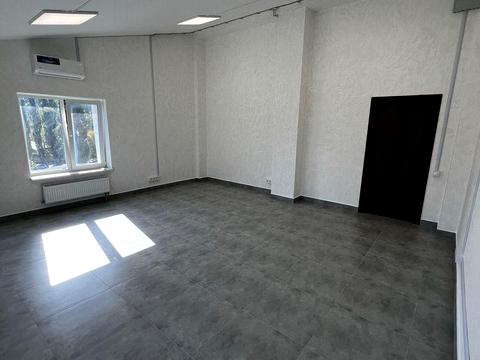 комерційна за адресою Межигірська вул., 87а