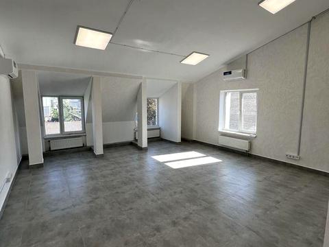 комерційна за адресою Межигірська вул., 87а