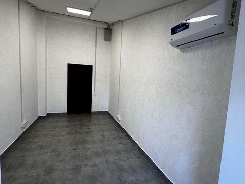 комерційна за адресою Межигірська вул., 87а