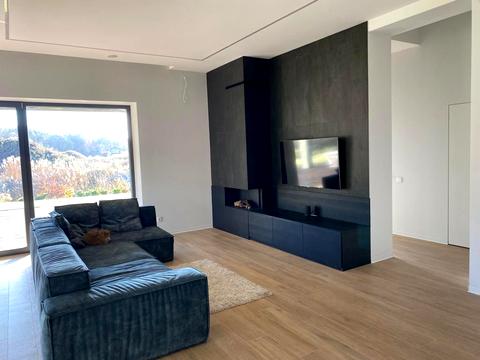 будинок за адресою Набережна вул.