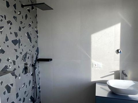 будинок за адресою Набережна вул.