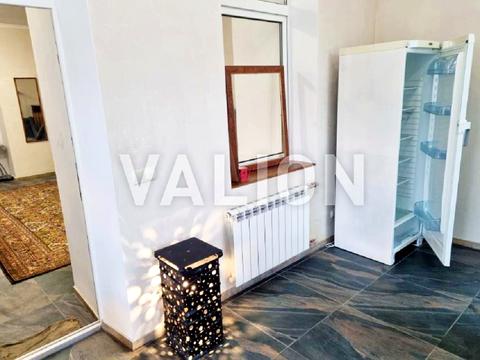 комерційна за адресою Трьохсвятительська вул., 13