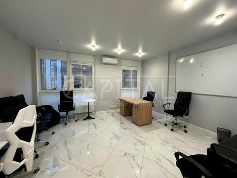 комерційна за адресою Джона Маккейна вул. (Івана Кудрі), 3-А